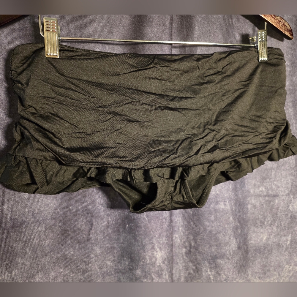 ✨️3/$25✨️ Black Ruffled Faux Skirt Bikini Bottoms